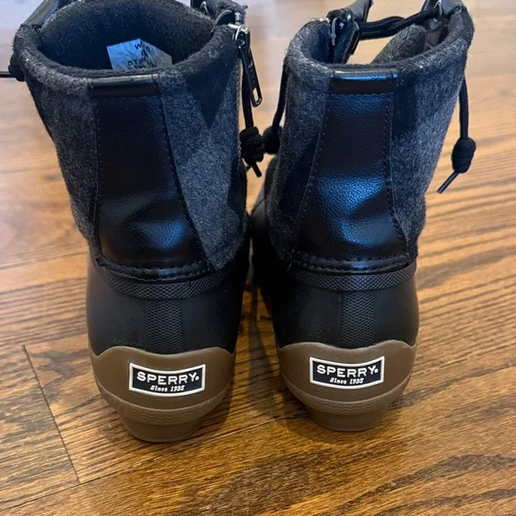 Sperry Woman’s  Black Lace-Up Duck Boots with plaid material. Size- 8 - Picture 3 of 8